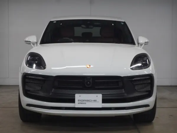 2022 Porsche Macan — photo 2 | Tuminion Kenya