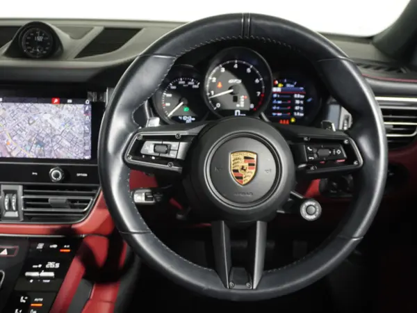 2022 Porsche Macan — photo 9 | Tuminion Kenya