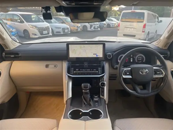 2025 Toyota Landrcuiser 300 — photo 3 | Tuminion Kenya