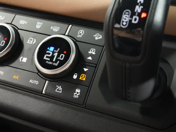 2025 Landrover Defender — photo 3 | Tuminion Kenya