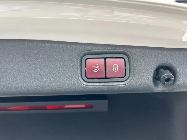 2021 Mercedes E Class — photo 8 | Tuminion Kenya