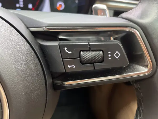 2023 Porsche Macan — photo 9 | Tuminion Kenya