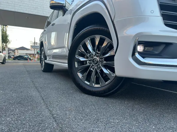 2024 Toyota Landrcuiser 300 — photo 9 | Tuminion Kenya