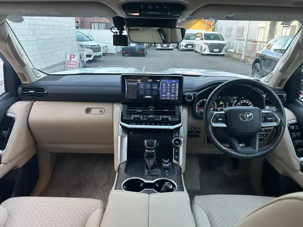 2024 Toyota Landrcuiser 300 — photo 2 | Tuminion Kenya