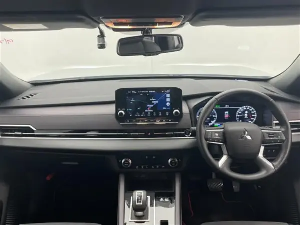 2023 Mitsubishi Outlander — photo 2 | Tuminion Kenya