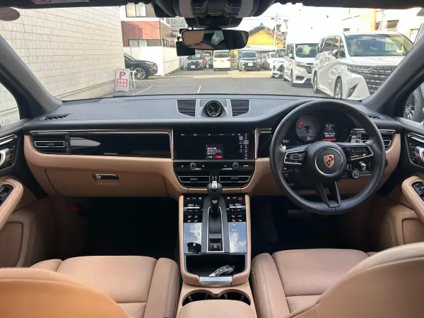 2022 Porsche Macan — photo 2 | Tuminion Kenya