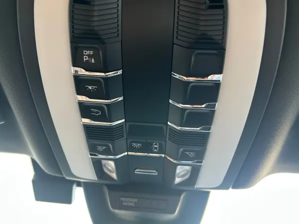 2022 Porsche Macan — photo 3 | Tuminion Kenya