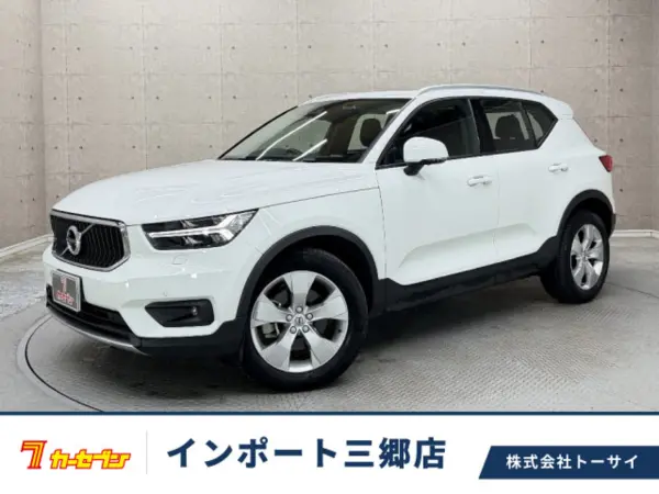 2021 Volvo XC40 B4 Momentum