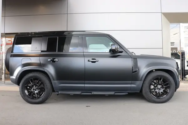2024 Landrover Defender — photo 3 | Tuminion Kenya
