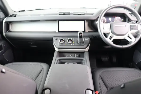 2024 Landrover Defender — photo 7 | Tuminion Kenya