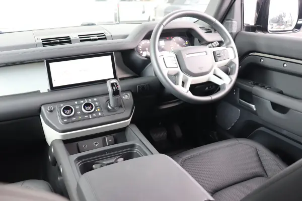 2024 Landrover Defender — photo 8 | Tuminion Kenya