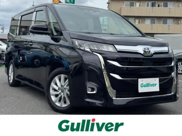 2022 Toyota Noah — photo 1