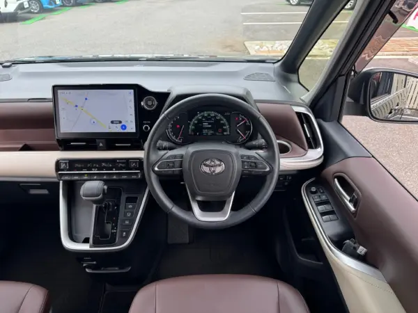 2022 Toyota Noah — photo 8 | Tuminion Kenya