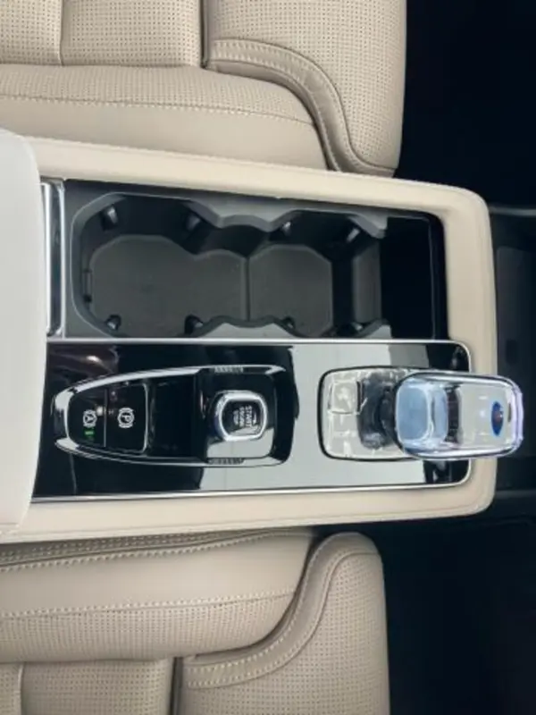 2026 Volvo Xc90 — photo 9 | Tuminion Kenya