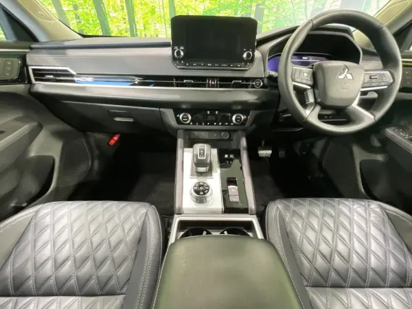 2022 Mitsubishi Outlander — photo 2 | Tuminion Kenya