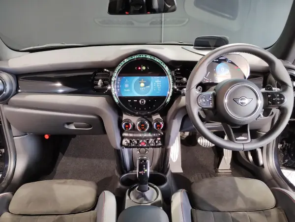 2022 Mini Cooper — photo 8 | Tuminion Kenya