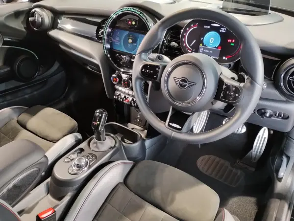2022 Mini Cooper — photo 9 | Tuminion Kenya