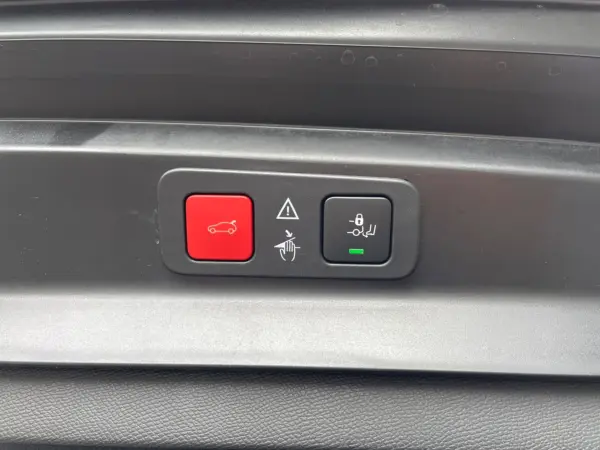 2022 Peugeot 5008 — photo 7 | Tuminion Kenya
