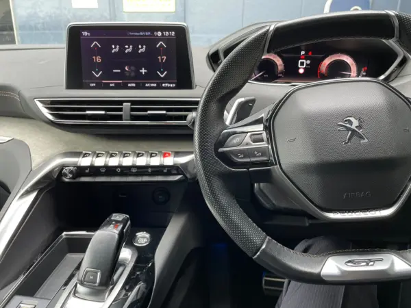 2022 Peugeot 5008 — photo 8 | Tuminion Kenya