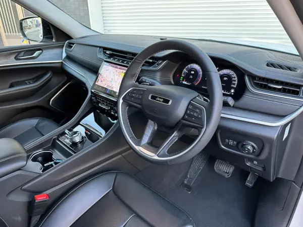2025 Jeep Grand Cherokee — photo 3 | Tuminion Kenya