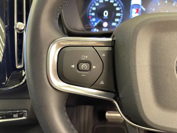 2021 Volvo Xc40 — photo 7 | Tuminion Kenya