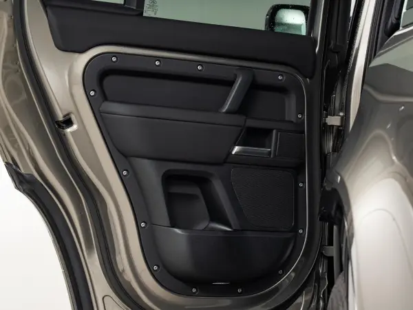 2025 Landrover Defender — photo 7 | Tuminion Kenya