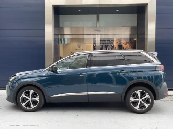 2023 Peugeot 5008 — photo 3 | Tuminion Kenya
