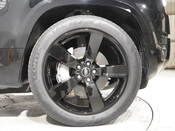 2025 Landrover Defender — photo 8 | Tuminion Kenya