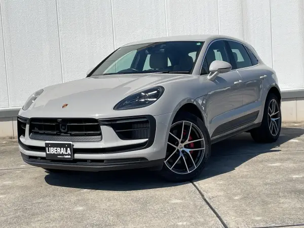 2021 Porsche Macan — photo 8 | Tuminion Kenya