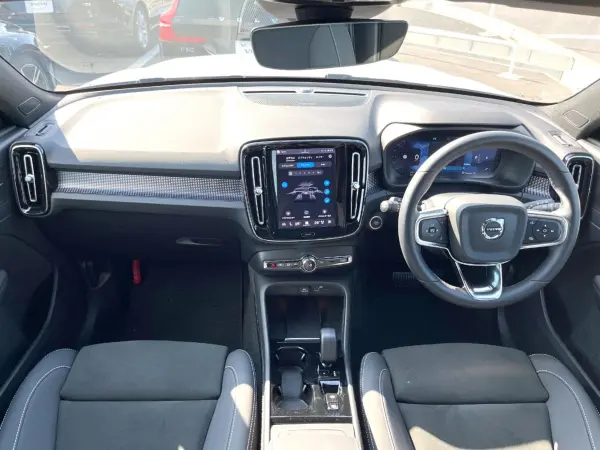 2025 Volvo Xc40 — photo 2 | Tuminion Kenya