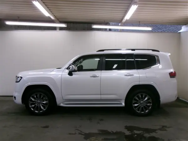 2023 Toyota Landrcuiser 300 — photo 2 | Tuminion Kenya
