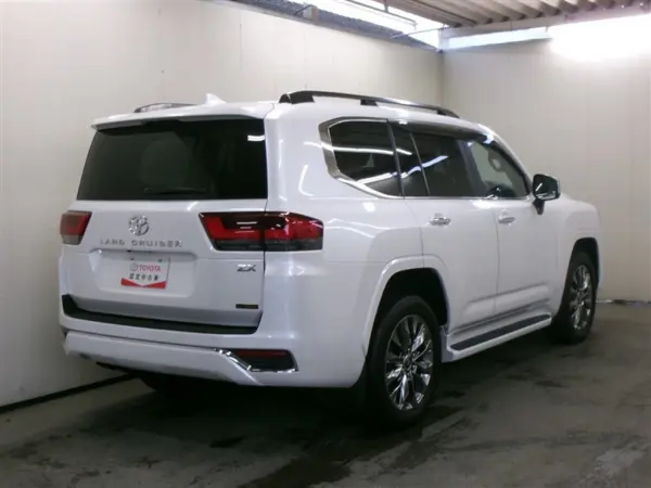 2023 Toyota Landrcuiser 300 — photo 3 | Tuminion Kenya