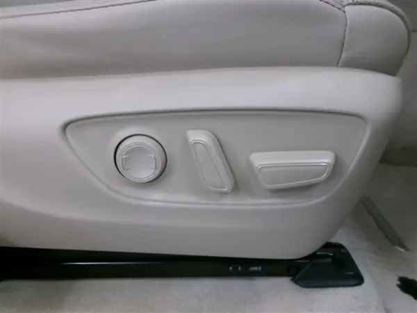 2023 Toyota Landrcuiser 300 — photo 9 | Tuminion Kenya