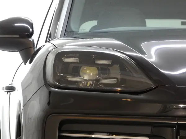 2024 Porsche Cayenne — photo 8 | Tuminion Kenya