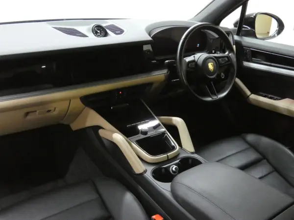 2024 Porsche Cayenne — photo 3 | Tuminion Kenya
