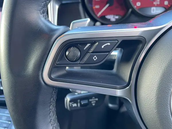 2021 Porsche Macan — photo 7 | Tuminion Kenya