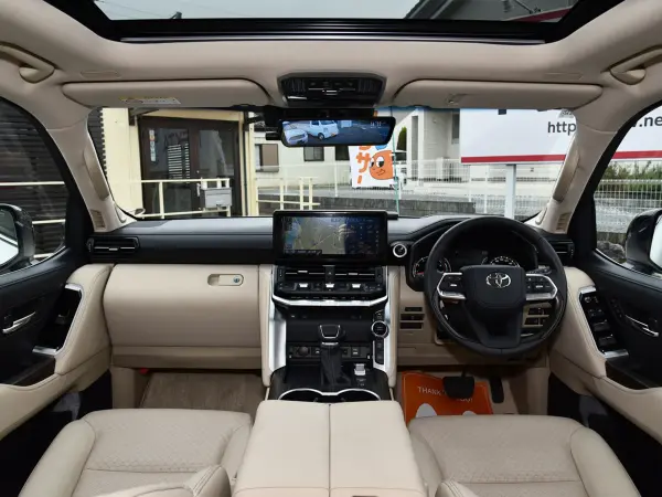 2024 Toyota Landrcuiser 300 — photo 3 | Tuminion Kenya