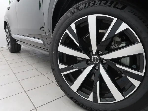 2025 Volvo Xc90 — photo 9 | Tuminion Kenya