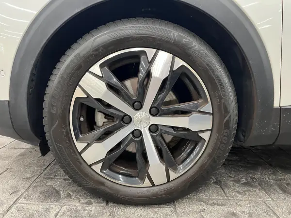 2022 Peugeot 5008 — photo 9 | Tuminion Kenya