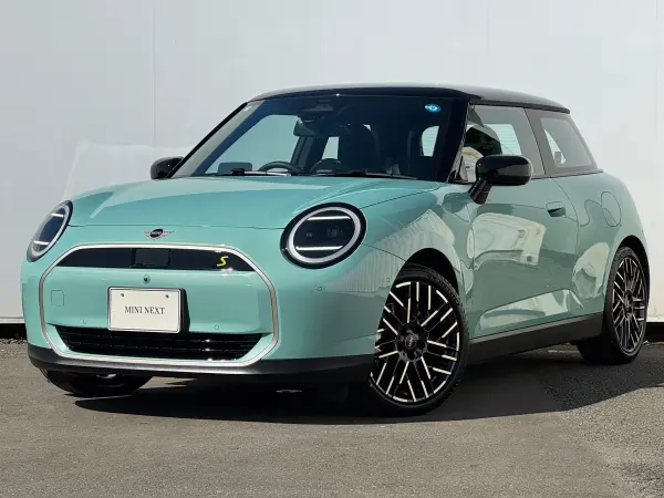 MINI Cooper SE 3-Door Favoured Trim — 2025, 4,000km, for sale in Kenya