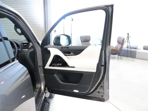 2025 Lexus Lx — photo 8 | Tuminion Kenya