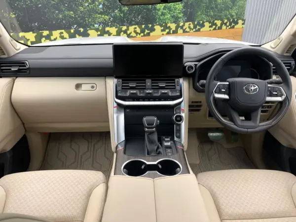 2023 Toyota Landrcuiser 300 — photo 2 | Tuminion Kenya