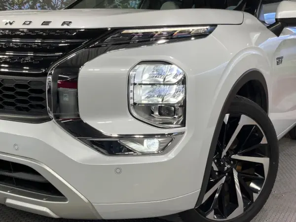 2023 Mitsubishi Outlander — photo 8 | Tuminion Kenya