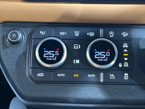 2023 Landrover Defender — photo 8 | Tuminion Kenya
