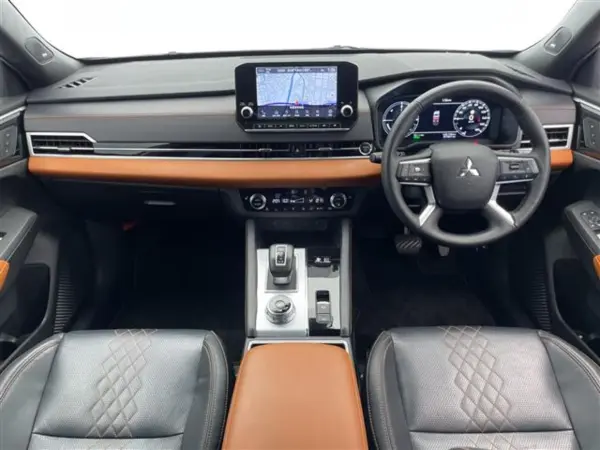 2023 Mitsubishi Outlander — photo 2 | Tuminion Kenya