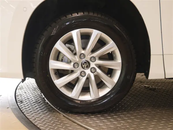 2022 Toyota Noah — photo 9 | Tuminion Kenya