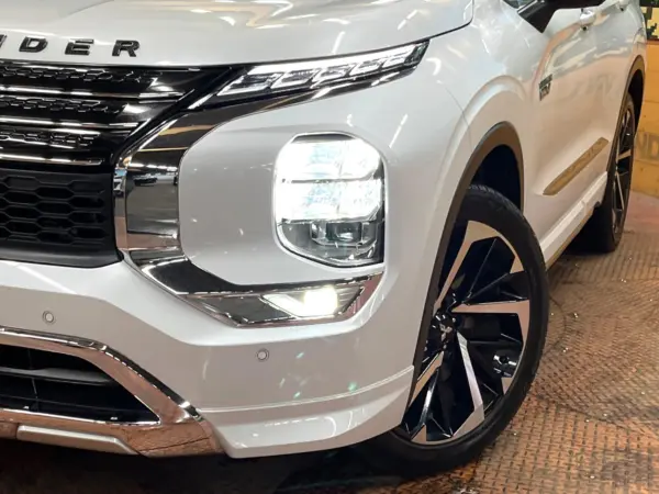 2023 Mitsubishi Outlander — photo 8 | Tuminion Kenya