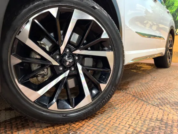 2023 Mitsubishi Outlander — photo 9 | Tuminion Kenya