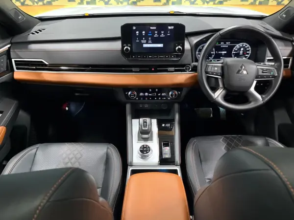 2023 Mitsubishi Outlander — photo 2 | Tuminion Kenya