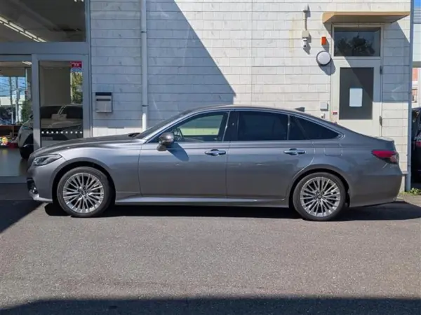 2022 Toyota Crown — photo 9 | Tuminion Kenya